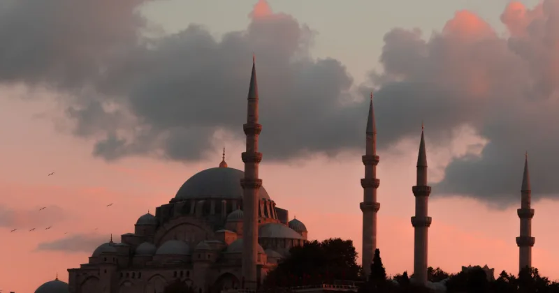 İstanbul Namaz Vakitleri Cuma Gününde Diyanet Tarafından Açıklandı