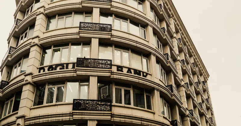 Koç Holding İştirikleri Diyarbakır ve İstanbul'da Silahlı Saldırılara Uğradı