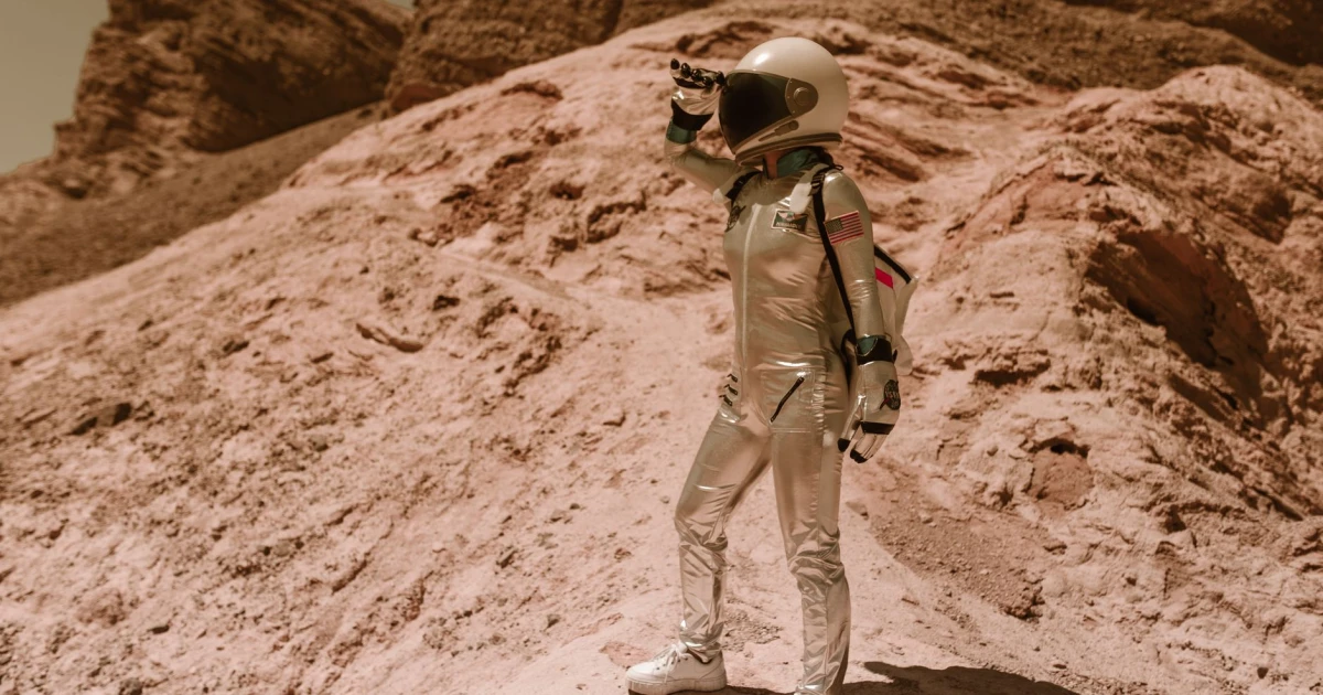 prada spacesuit, axiom space, nasa ay görevi, uzay teknolojisi, astronot ekipmanı
