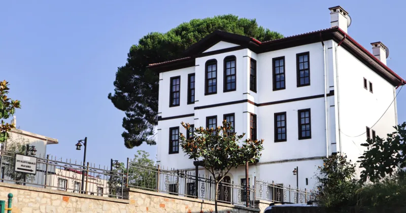 Tarabya İngiliz Okulları Mezuniyet Töreninde Ünlü İsimler Buluştu