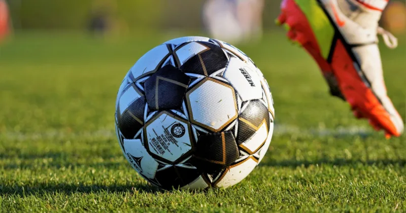 FIFA'nın Kırmızı Kart İptali Futbol Dünyasını İkiye Böldü