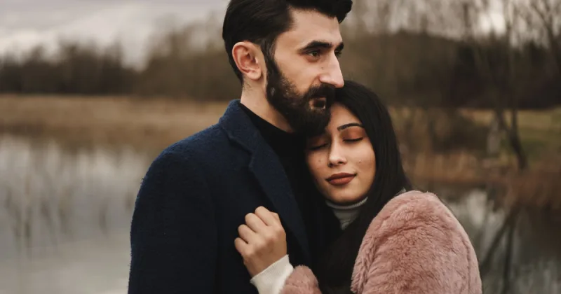 Muhtemel Aşk 4. Bölümde Defne Kadir ile Tolga Arasındaki Gizli Sırrı Ortaya Çıkardı