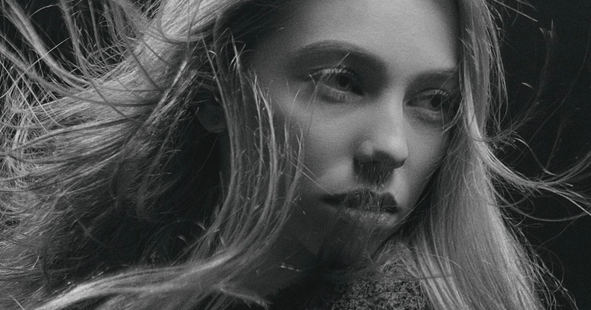 nicola peltz