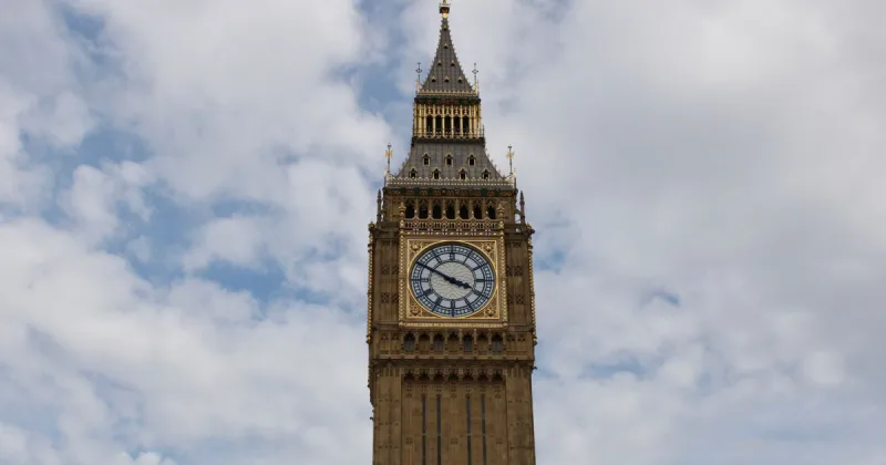 Playdate Cihazı Londra'daki Big Ben Saatinin Zamanını Ayarlamada Kullanıldı