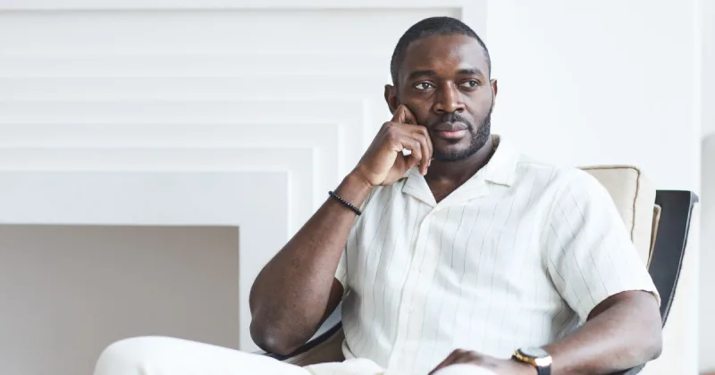 Vinícius Júnior Returns to Brazil with New Look and Confirmed Relationship