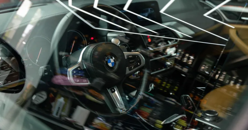 BMW, yeni Spider-Man filmi ile ortaklığı çerçevesinde araç panellerinde reklam gösterimi başlattı