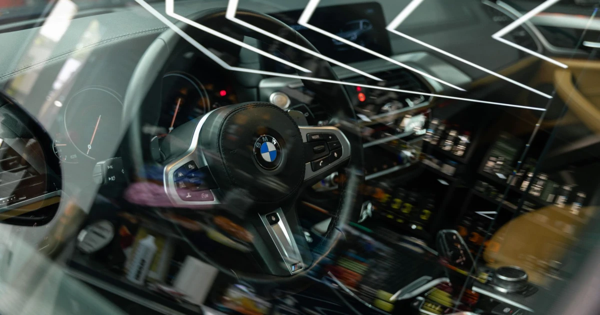 bmw, araç teknolojisi, pano ekranı, reklam, spider-man, dijital pazarlama, otomotiv
