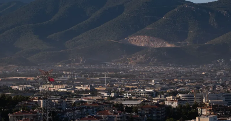 İzmir'de 5-6 Ağustos'ta 33 İlçe ve Mahallede Planlı Elektrik Kesintisi Başladı